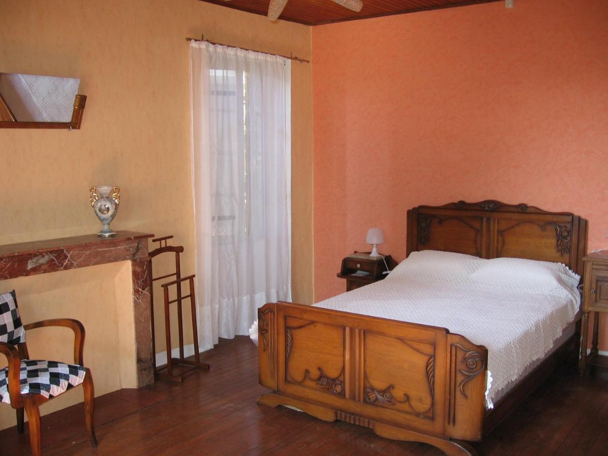 Maison de campagne Les Chênes. Panjas Extérieur photo