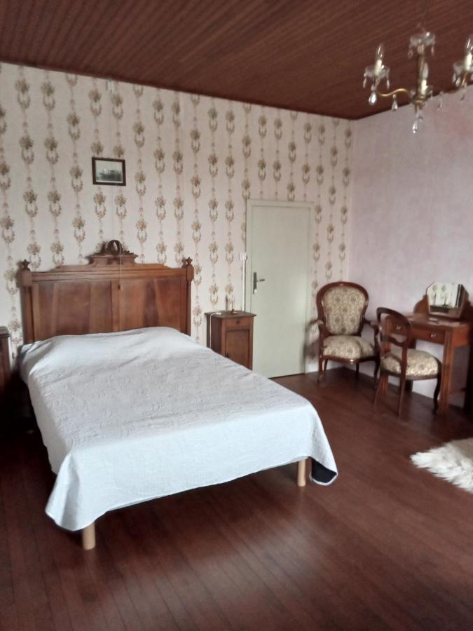 Maison de campagne Les Chênes. Panjas Extérieur photo